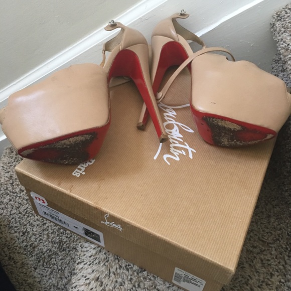 Christian Louboutin - Picture 3 of 7